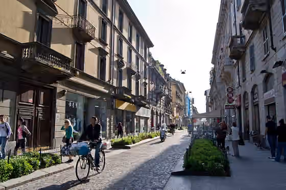 Orang Tionghoa di Italia — Via Paolo Sarpi, Milano.