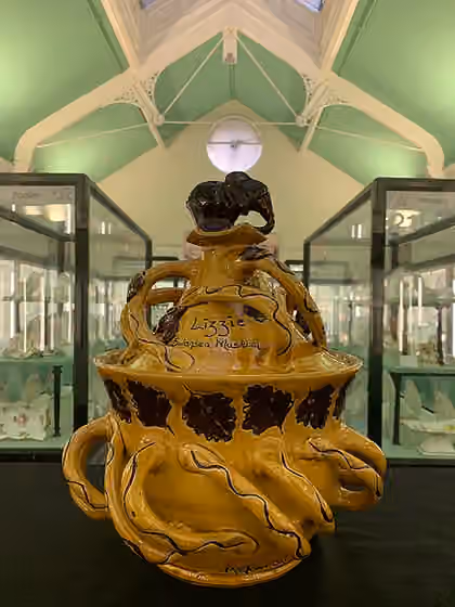 Cuisine of Swansea — Wassail bowl in Swansea Museum, commissioners for the museum’s collection