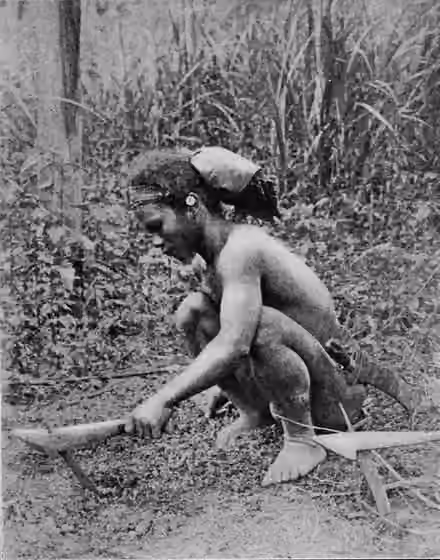 Bugkalot — An Ilongot man at work in clearing