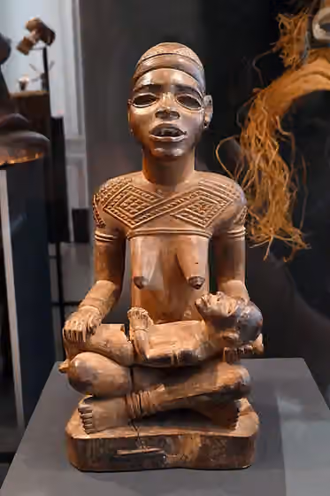 Yombe people (Congo and Angola) — * Maternité Phemba Artiste : maître de Kasadi, 4e quart du 19e siècle Population : Yombe, Angola/RDC Bois ( Nauclea latifolia ) ??