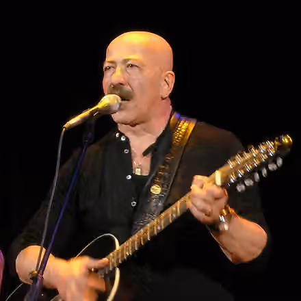 Russian chanson — Alexander Rosenbaum (born September 13, 1951 in Leningrad , Soviet Union ) is a Soviet and Russian bard from Saint Petersburg .