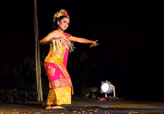 Panyembrama — Sanata Dharma University's Sekar Jepun, a Balinese dance troupe, celebrates its 17th anniversary.