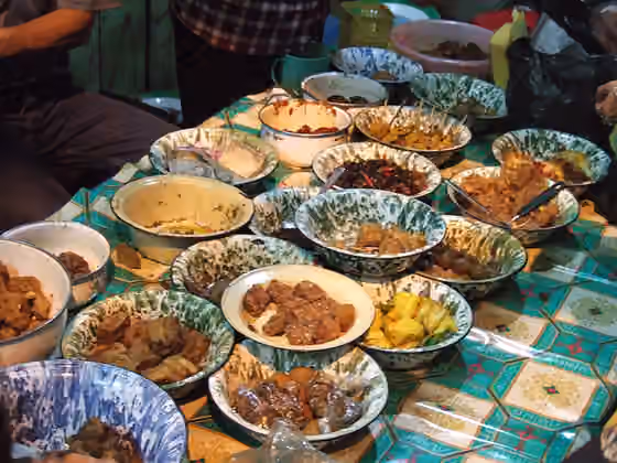 Nasi Jamblang — Nasi Jamblang (Sega Jamblang) of Cirebon, West Java, Indonesia.
