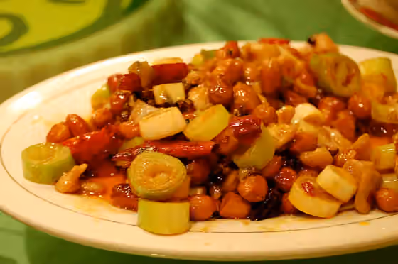 Masakan Sichuan — Kung Pao chicken dish served at a Sichuan restaurant in Shanghai.