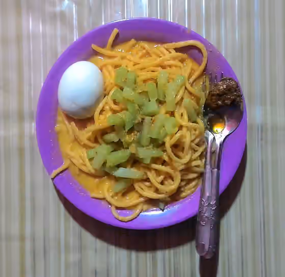 Mi Gomak — Mie Gomak is a spicy thick noodle dish originated from Batak culinary tradition of North Sumatra, Indonesia.