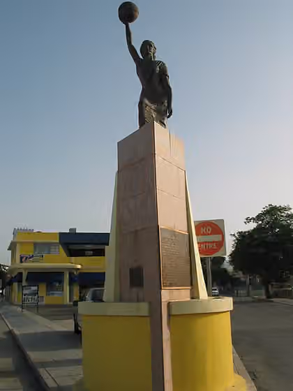 History of women in Puerto Rico — Monumento a la Mujer, en Ponce, PR (IMG2917)