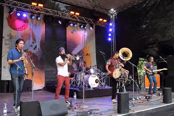 Bhangra (music) — Red Baraat is the band of dhol player Sunny Jain from New York City.