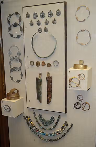 Novgorod Slavs — Jewellery decorations of Novgorod slovenes, 11-13 c.