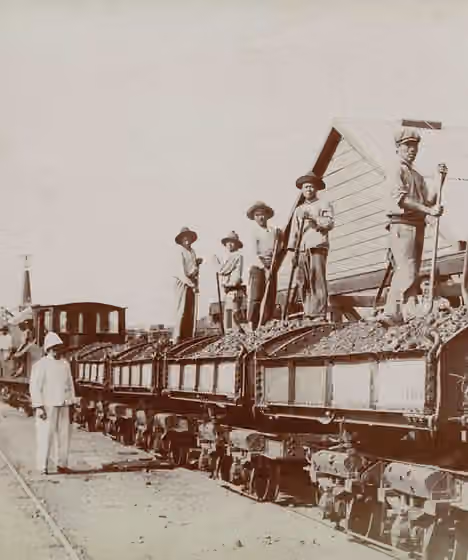 Japanese settlement in New Caledonia — Train minier du pesage a Thio.