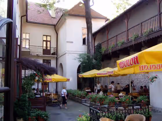 Ukrainians in Poland — Dziedziniec Fundacji Św.