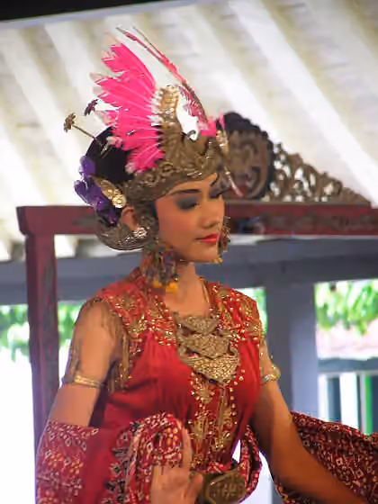orang Jawa — A dancer during performance.