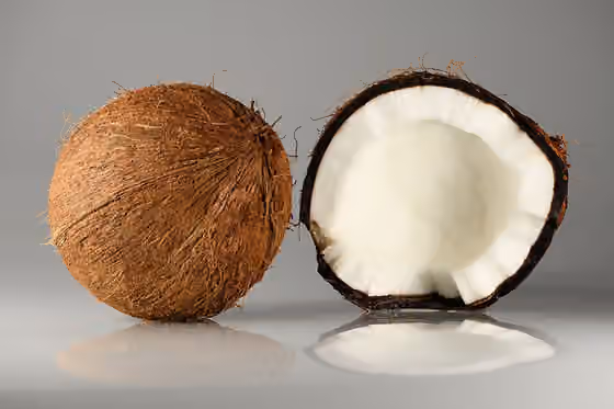 Cuisine of the Cocos (Keeling) Islands — Coconuts – single and cracked open.