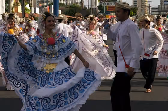 Cumbia (Panama) — Panamanian dancing traditional Cumbia in a Parade