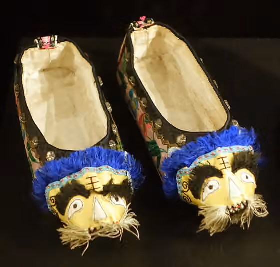 Tiger-head shoes — This is a photo of an artwork at the Museum of Far Eastern Antiquities in Sweden with the identifier: