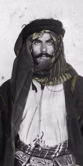 Dulaim — مجول بن فرحان الدليمي احد شيوخ قبيلة دليم و فرسانها المعروف انه عقيد الدليم و له العديد من المواقف المشرفه و قاد عديد من المعارك و الغزوات مع قبيلته الدليم ضد قبائل شمر و ضد الانجليز و البريطانيين و الفرنسيين و قام حفيده المخذم الدليمي…
