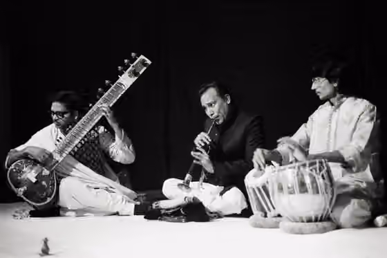 Musik tradisional India — Music Ensemble of Benares, Indian classical music Pandit Shivanath Mishra, sitar Ustad Khadim Ali Khan, shanai Pandit Prakash Maharaj, tabla Moers, Germany, 1983