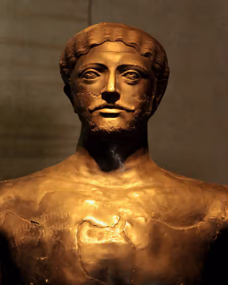 Qahthan — A bronze statue of Dhamar Ali Yahbur II, a Himyarite king who probably reigned in late 3rd or early 4th century AD.