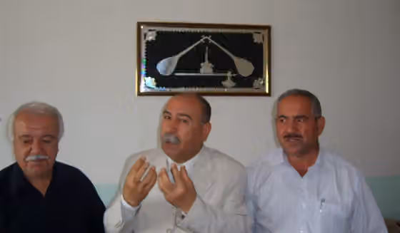 Kaka'i (tribe) — Three members of the kakaki (yarsani) faith in front of a symbolic picture.