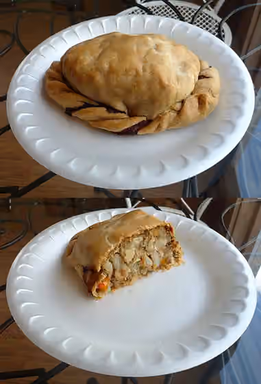 Cuisine of Michigan — A traditional Yooper pasty (whole and a cross section; a beef pasty).
