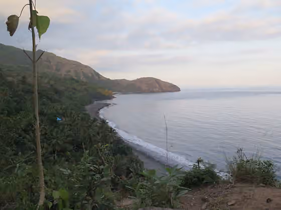 Keo — Teluk Mauwelu bisa diakses dari Bajawa melalui jalur selatan melewati Mauponggo
