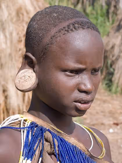 Surma people — Mursi girl in the Omo River Valley, Ethiopia