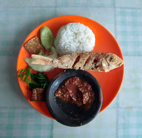 nasi tempong — Nasi tempong is an Indonesian rice dish, typical food of Osing people of Banyuwangi, East Java.