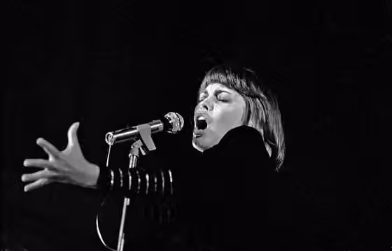 Chanson — Mireille Mathieu in der Musikhalle Hamburg , 1971.