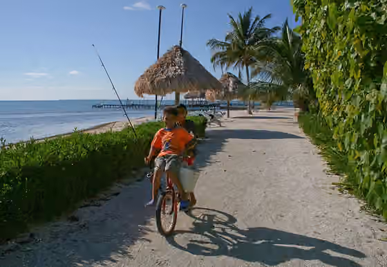 Hispanic and Latin American Belizeans — Going fishing