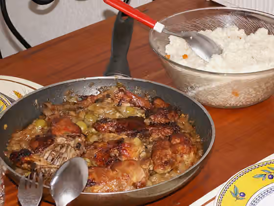 Hidangan Afrika Barat — The countries' national dish, the yassa poulet.