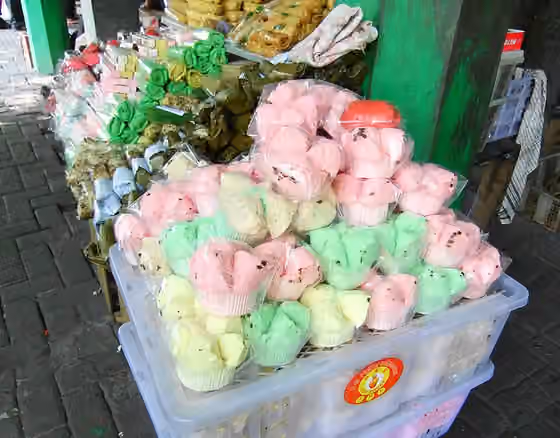 Bolu kukus — Kue bolu kukus, Pasar Bulu Semarang