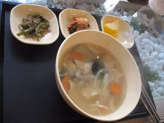 sujebi — Sujebie, a Korean dish consisting of a soup with wheat flakes roughly torn by hands.