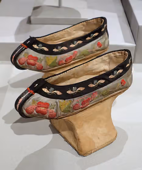 Manchu platform shoes — Exhibit in the Textile Museum, George Washington University, Washington, DC, USA.