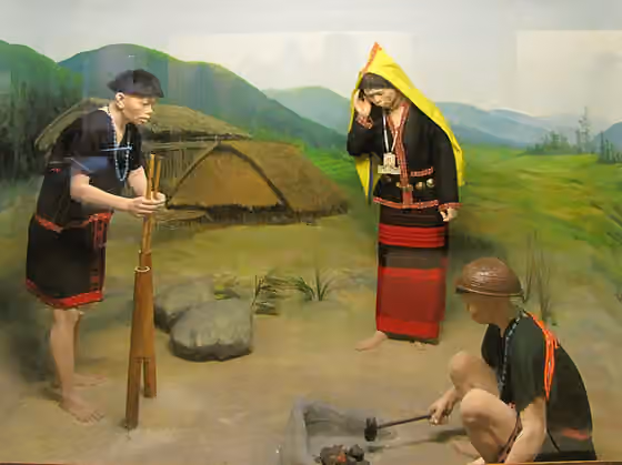 Minyong people — Diorama and wax figures of Adi Minyong tribe at Jawaharlal Nehru Museum , Itanagar , Arunachal Pradesh , India.