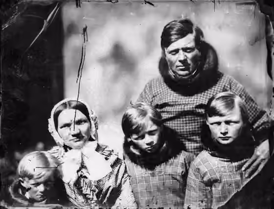 Orang Denmark Greenland — Photograph : Danish official with his wife and three sons, Greenland.