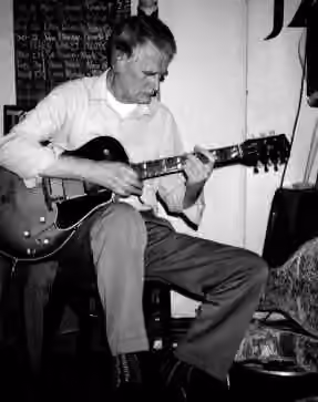 European free jazz — Derek Bailey playing the guitar