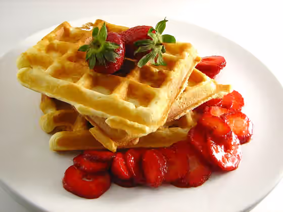 Wafel — A w:Belgian waffle (a North American style of waffle) with strawberries