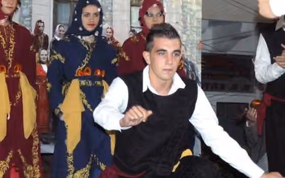 Orang Yunani Kapadokia — Cappadocian Greeks doing a traditional dance in Thessaloniki, Greece