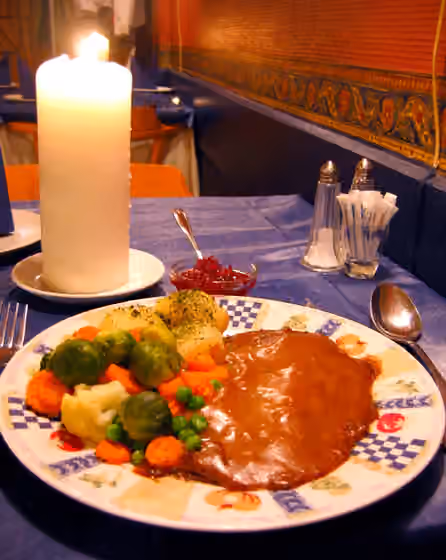 Hidangan Norwegia — Reinsdyrsteik (Reindeer steak), a Norwegian dish
