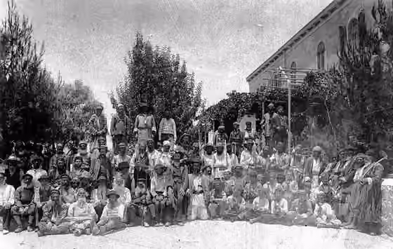 Yishuv lama — Jewish workers in Kerem Avraham neighborhood of Jerusalem