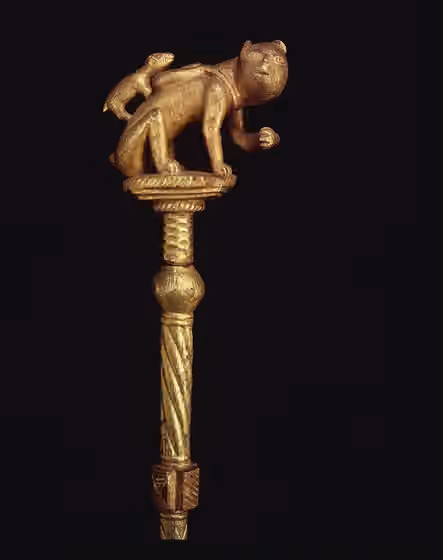 Fante people — Southern and central Ghana and the Côte d'Ivoire have been ruled for several centuries by highly stratified kingdoms that use elaborate symbols of status.