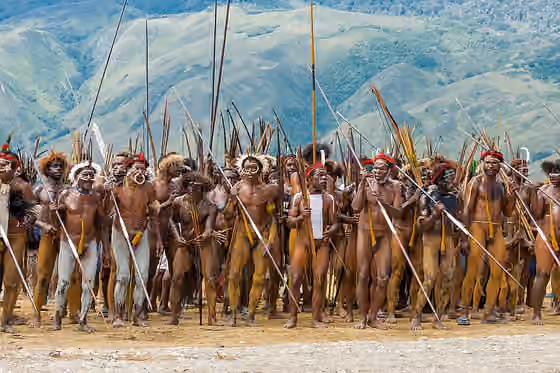 kelompok etnik pribumi di Papua — Annual Baliem Valley Festival in which all the tribes of the highlands of Wamena such as Dani, Lani and the Yali participate.
