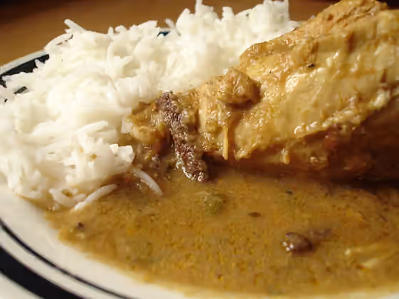 Yen thongba — This is a quick and easy chicken curry that would suit most tastes.