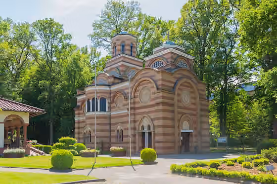 Serbs in Germany — The listed Serbian Orthodox Saint George Church ( Gedächtniskirche des heiligen Georg aka Serbische Gedächtniskirche ) in Eversburg , city district of Osnabrück , Lower Saxony , Germany .