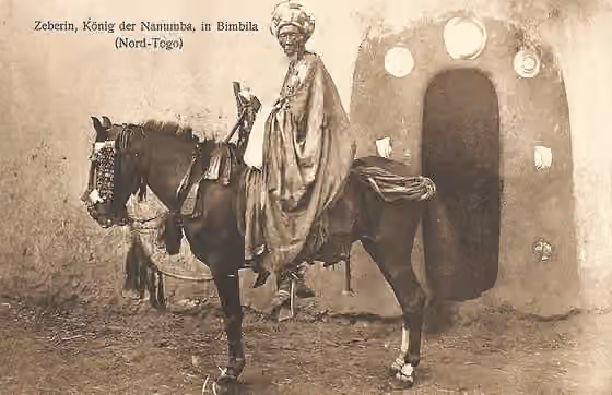 Nanumba people — Zeberin, König der Nanumba, in Bimbila (Nord-Togo) .