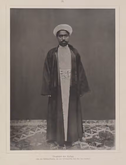 Bani Syaibah — This full-length length standing portrait shows a member of the Banī Shaybah, a gatekeeper of the Kaaba.