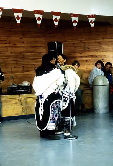 Inuit throat singing — Throat singing