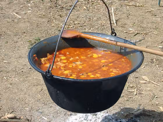 Goulash — Bogrács gulyás , készült a fegyverneki gulyásfesztiválon