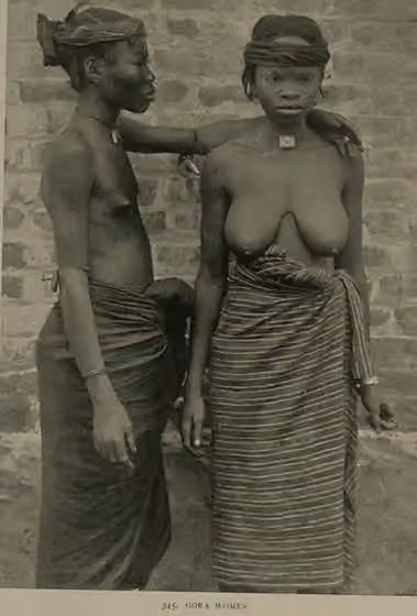 Gola people — Photo of Gola Liberian woman, mistakenly titled "Gora"