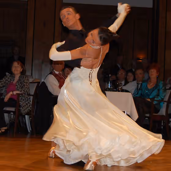 Viennese waltz — Benedetto Feruggia und Claudia Köhler, Deutsche Meister, Europa- (2009,2010) und Weltmeister (2009) der Amateure im Standardtanz