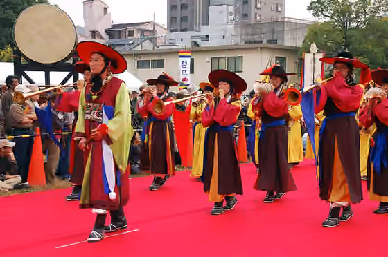 Traditional music of Korea — Traditional band of Korea playing a music with instruments.